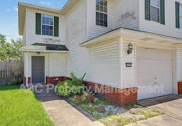 3033 W Mica St — Photo 2