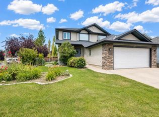 167 S Fairways Close NW, Airdrie, AB T4B 2P4