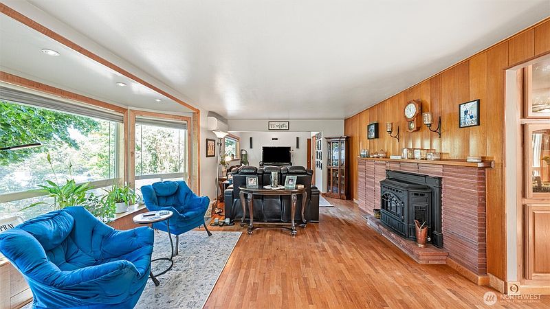3rd image of 209 S 7th Street
