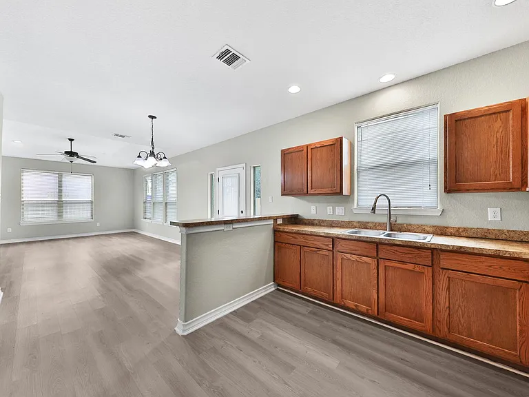 102 Cornell Ave — Photo 16