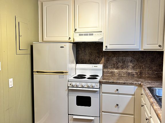 3rd image of 1045 E 10th St APT 204