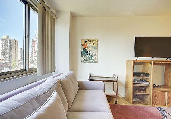 3rd image of 401 E 86th St APT 15F