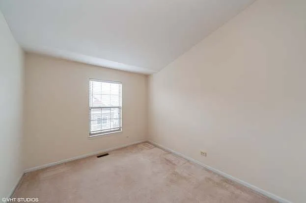 593 Prestwick Ln — Photo 31