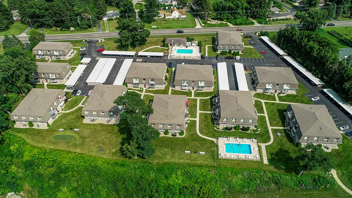 Building Photo - 3626 Lakeshore Dr #K8