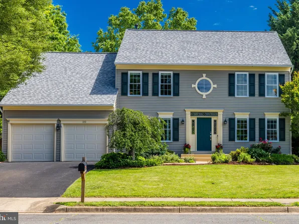 212 Foxborough Dr SW, Leesburg, VA 20175
