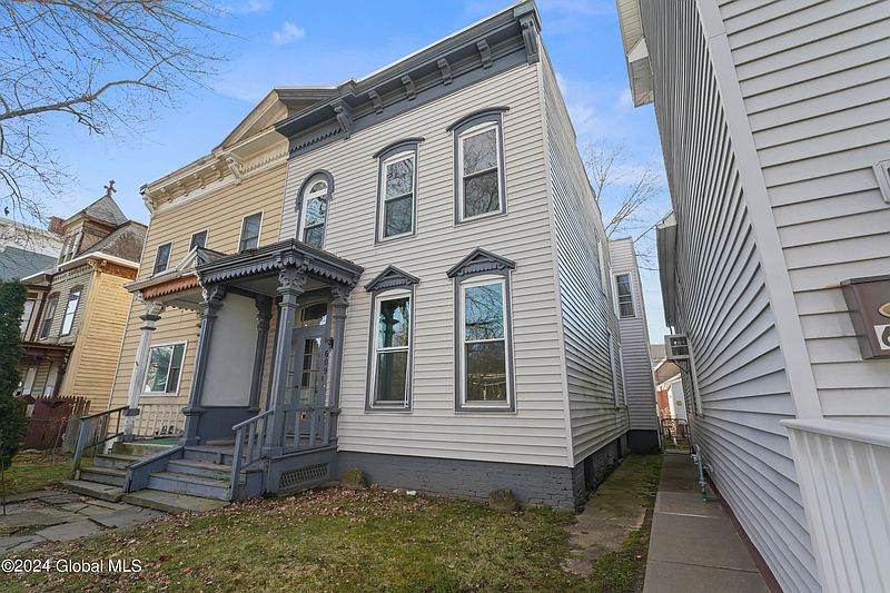 2nd image of 609 5th Avenue