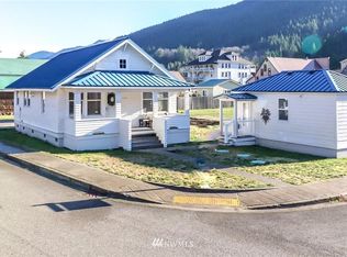 124 6th St N, Skykomish, WA 98288