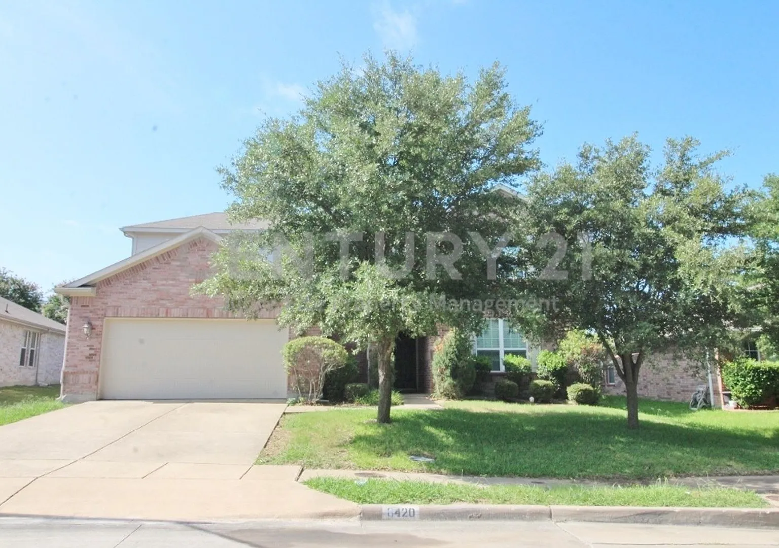 Wonderful 2-Story 4/2.5/2 in Duncanville ISD For Rent! — Photo 1