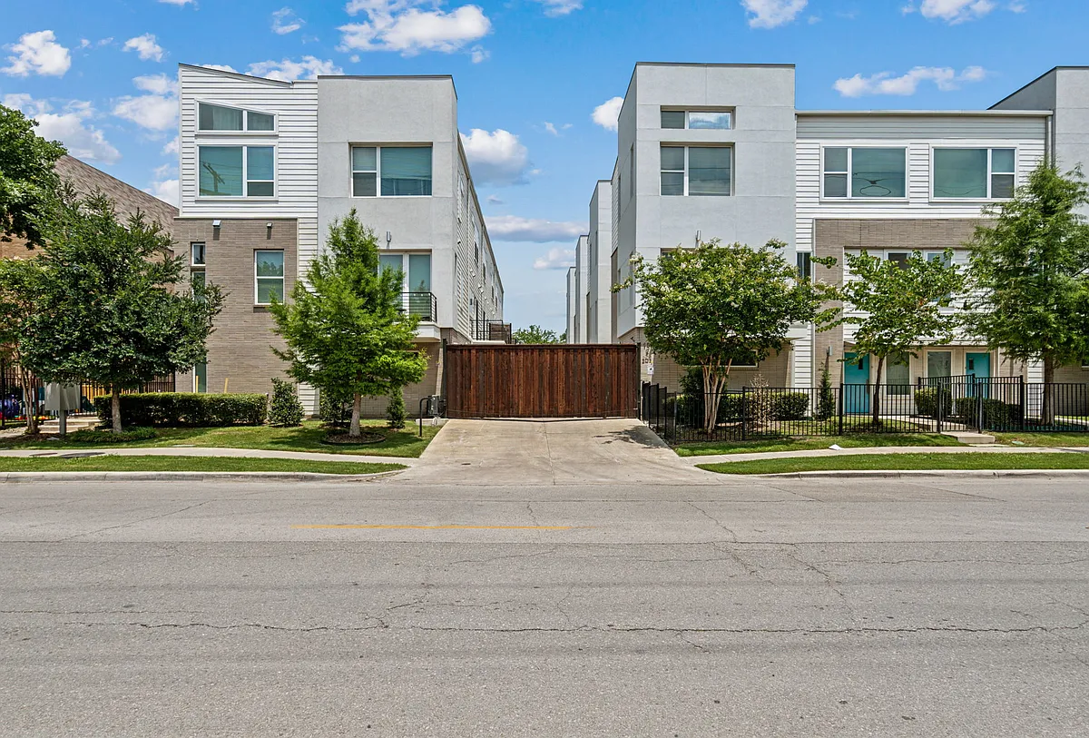 Building Photo - 1518 N Carroll Ave
