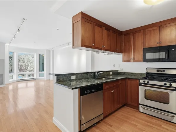 2-14 Saint Paul St #403, Brookline, MA 02446