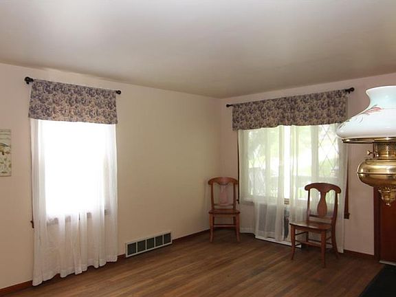 4th image of 652 Oberg Dr