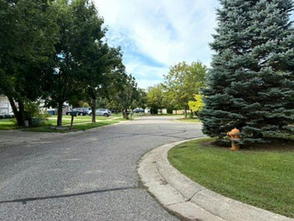 5th image of 2920 Riverside Ct
