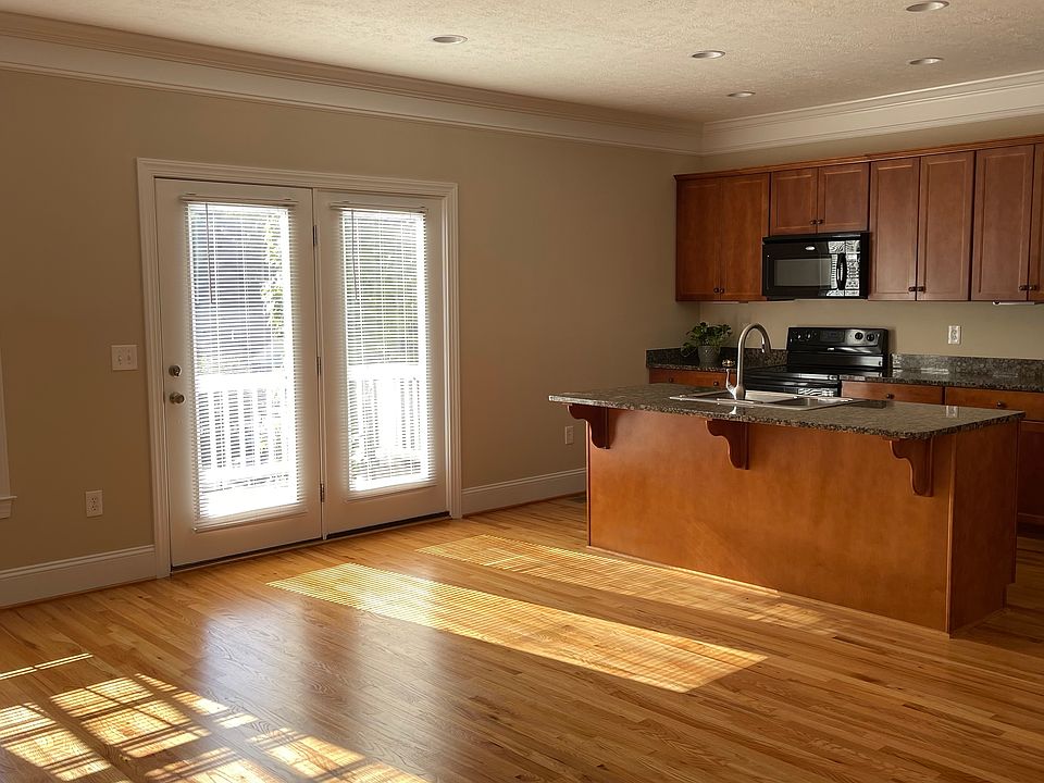 1st image of 3802 Greenway Dr SW