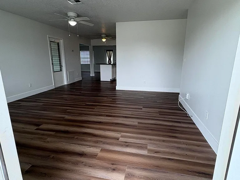285 NE Floresta Dr — Photo 6
