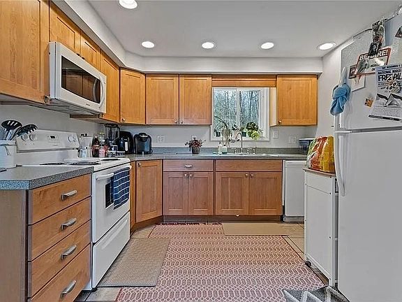 4th image of 40 Sodom Rd