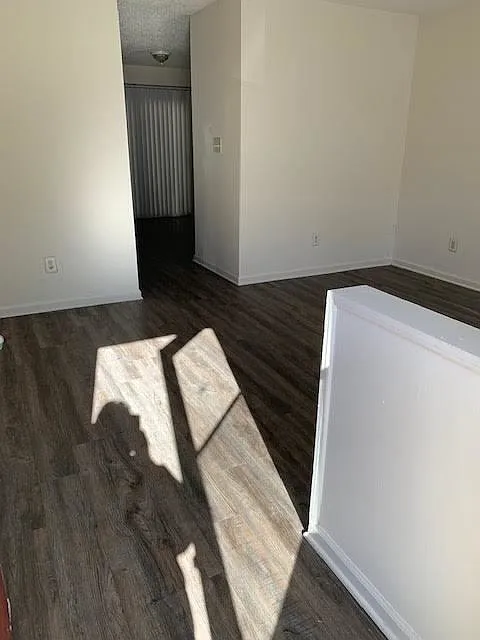 2 bed, 2.5 bath, 1028 sqft, $995 — Photo 3