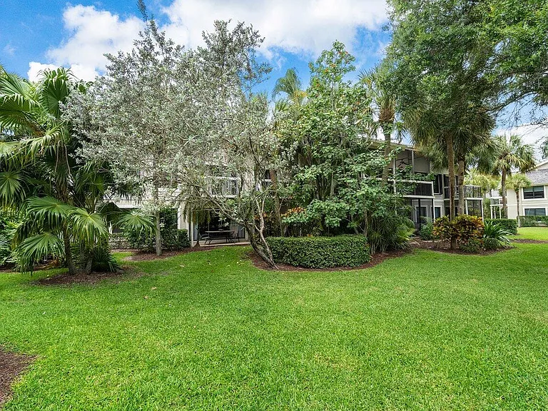11863 Wimbledon Cir #407 — Photo 19