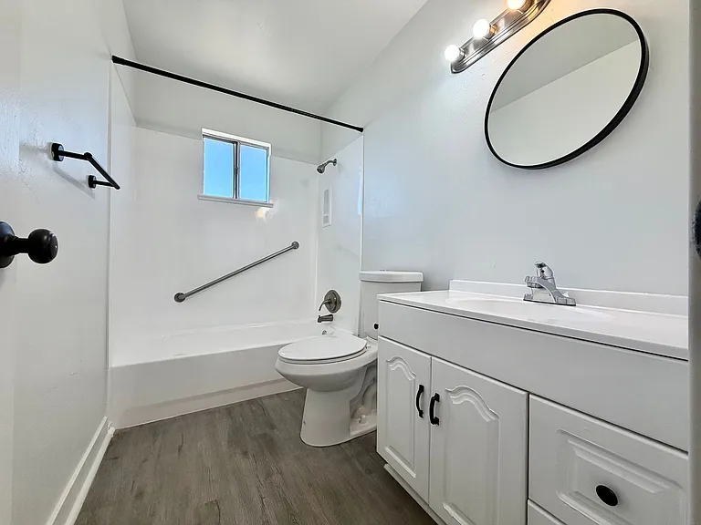 901 E Claremont St — Photo 13