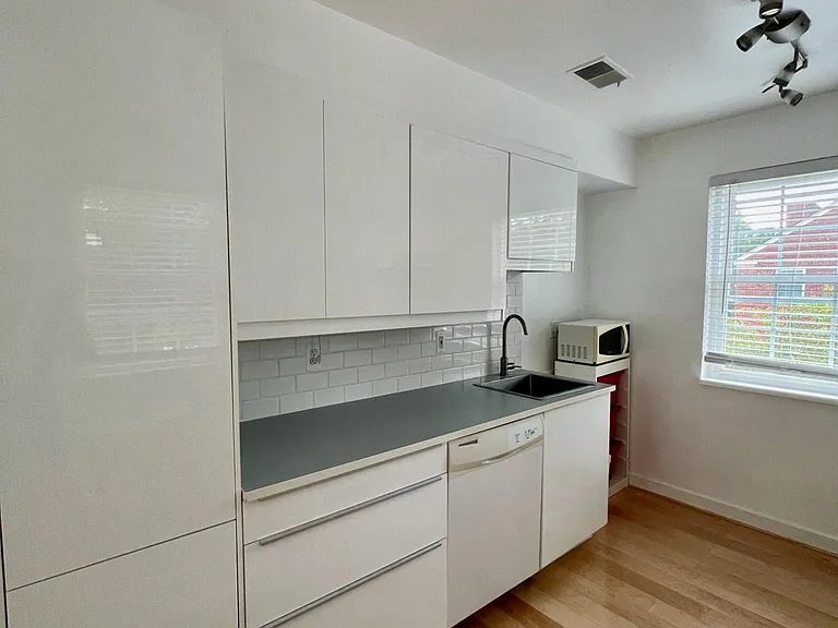 2111 N Scott St #62 — Photo 6