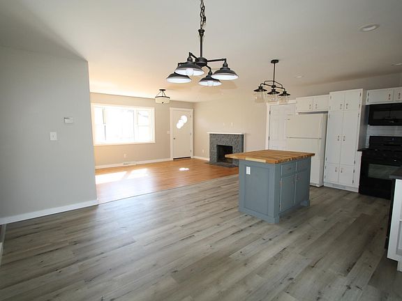 3rd image of 23 Outlook Ave