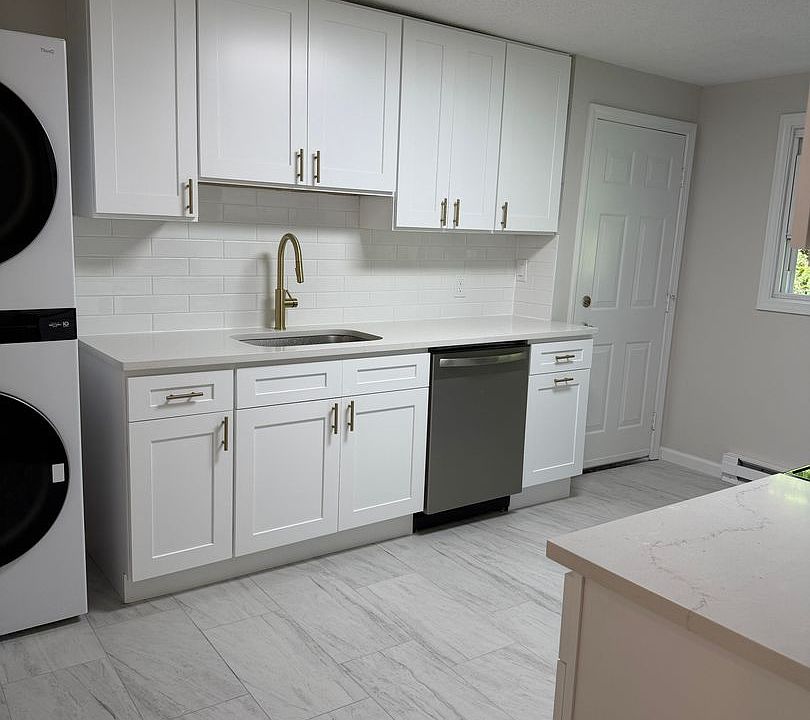 1st image of 40-44 W Main St #42-5