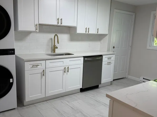 Matt Kate Apartments, 40-44 W Main St #42-5, Clinton, CT 06413