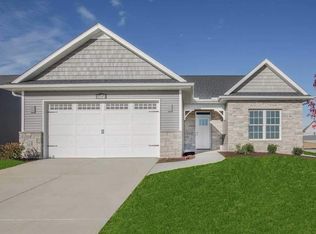 5476 Addyson Dr, Bettendorf, IA 52722