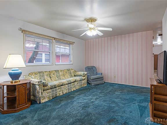 5th image of 3419 Dahlia Dr