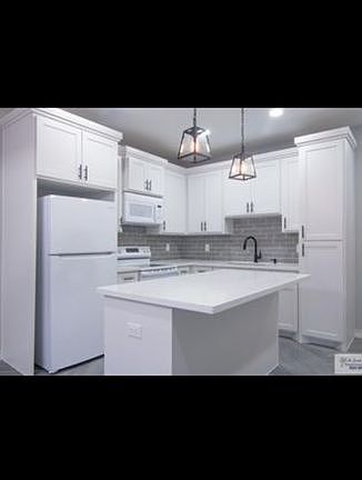 4th image of 4651 Calle La Mansion #A