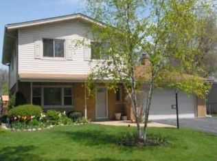 100 Mulberry Rd, Deerfield, IL 60015