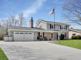 12915 W Wilbur Dr, New Berlin, WI 53151