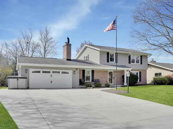 12915 West Wilbur DRIVE, New Berlin, WI 53151