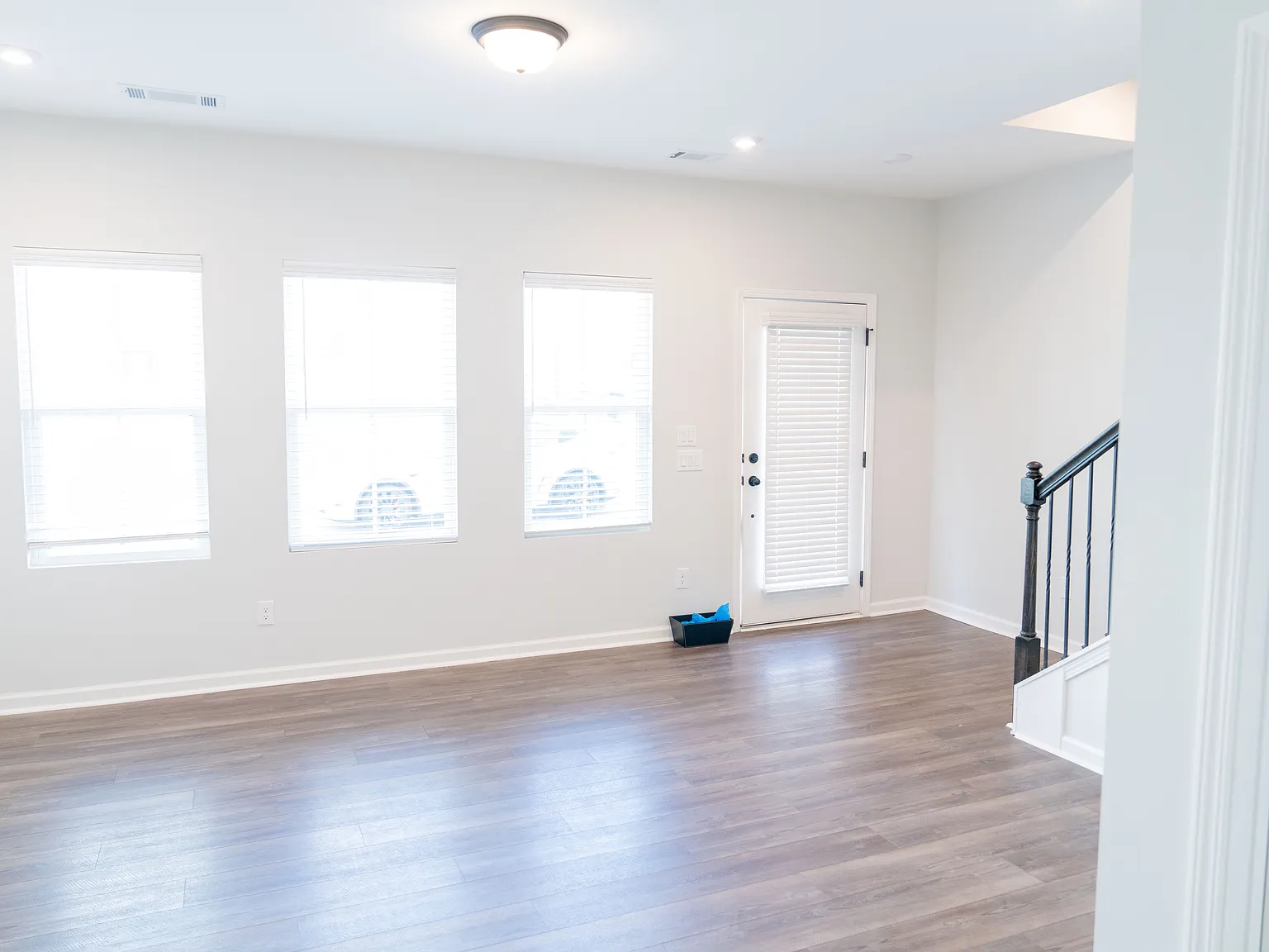 3 bed, 2.5 bath, 2000 sqft, $2,400 — Photo 3