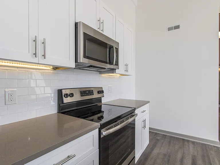 130 West 5th Ave — Photo 1
