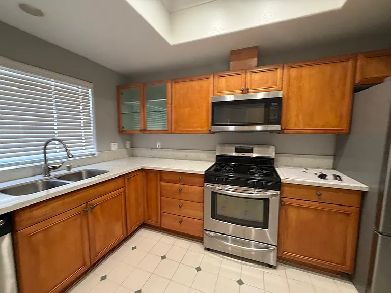 423 E Providencia Ave #105 — Photo 5