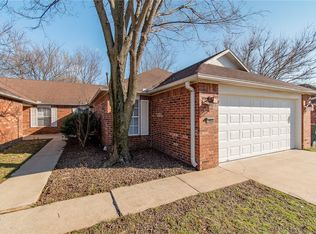 1900-1902 N Pine Valley Dr, Fayetteville, AR 72704