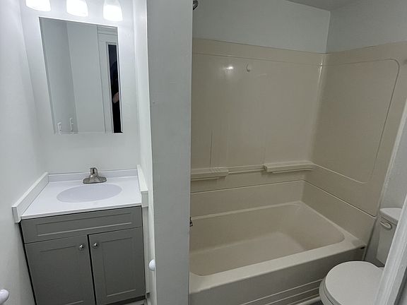 4th image of 15 1/2 Elm St APT 1
