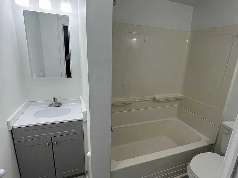 15 1/2 Elm St #1 — Photo 4