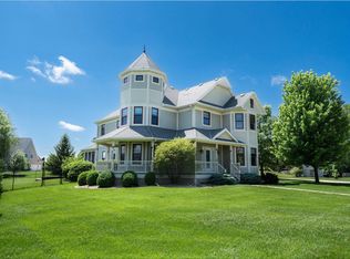 2908 Wellington Dr, Cedar Falls, IA 50613