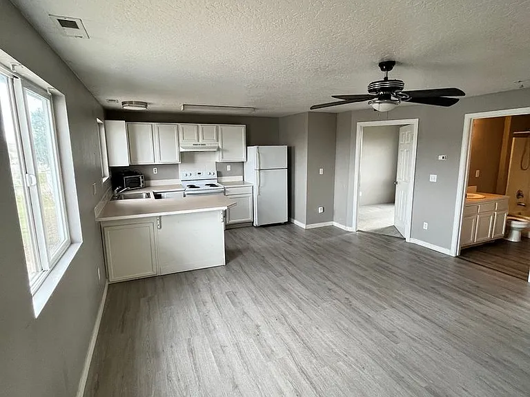 997 W Main St — Photo 1