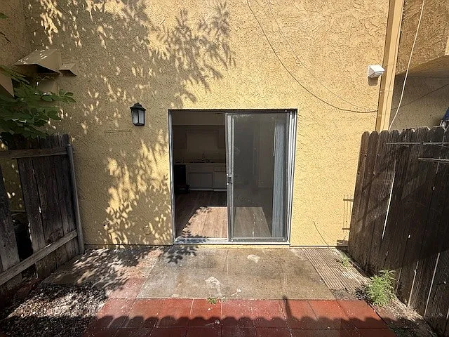 Yucca Apartments — Photo 8