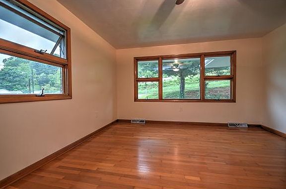 5th image of 209 Highland St
