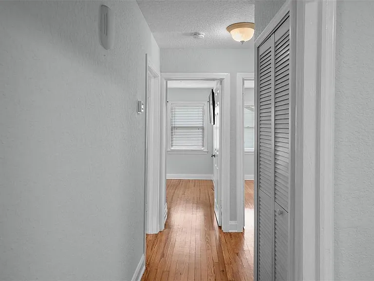 814 W Indiana Ave — Photo 25