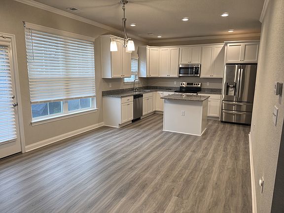 4th image of 1088 Green St