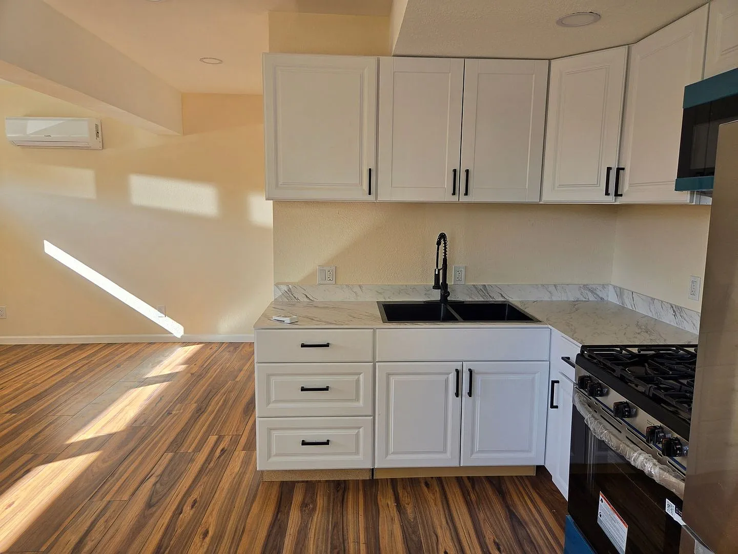 Brand New Studio Unit in Carlsbad — Photo 4