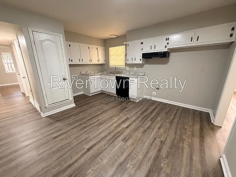 2884 Spring Hill Dr — Photo 3