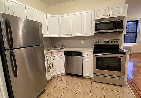 2nd image of 41-42 42nd St #J