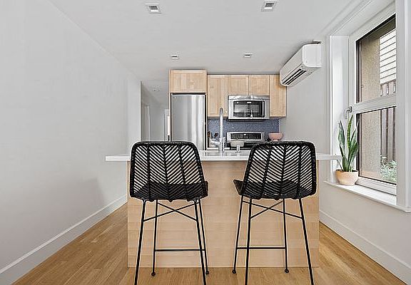 2nd image of 40 Cambridge Pl