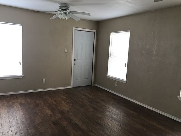 4th image of 2521 E Houston St