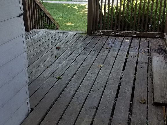 2nd image of 704 N Catalpa St